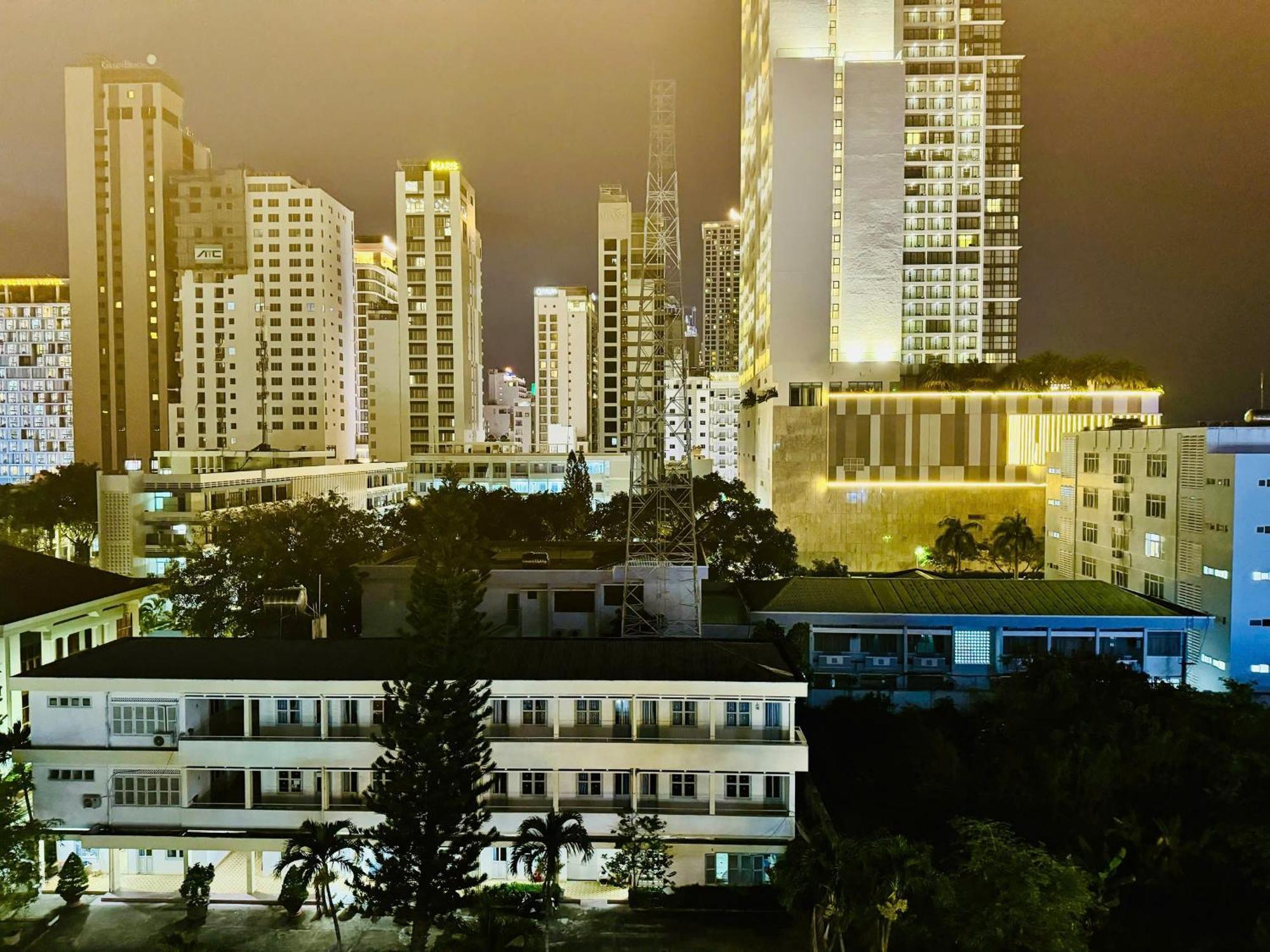 Tue Tinh Hotel Nha Trang Luaran gambar