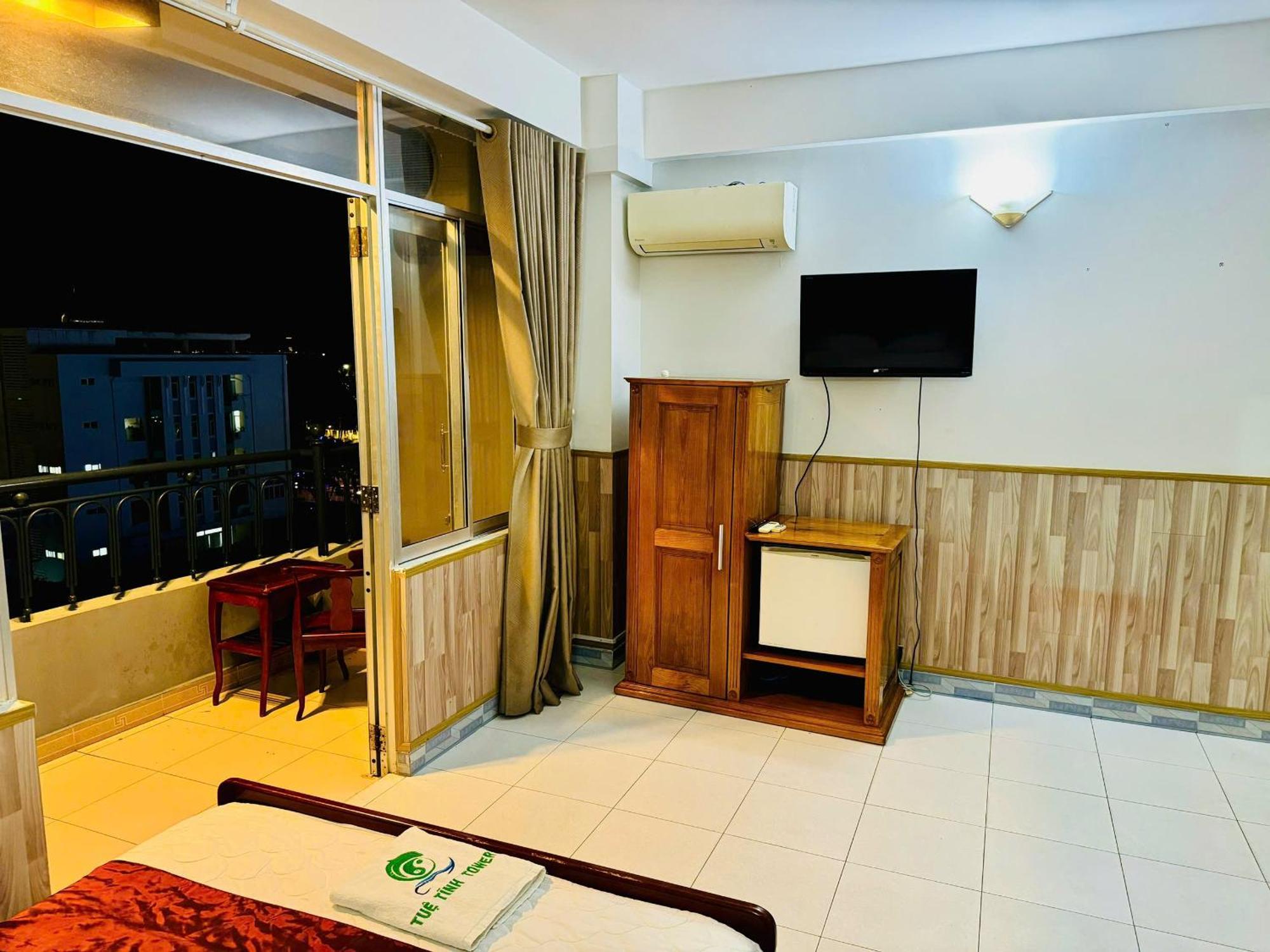 Tue Tinh Hotel Nha Trang Luaran gambar